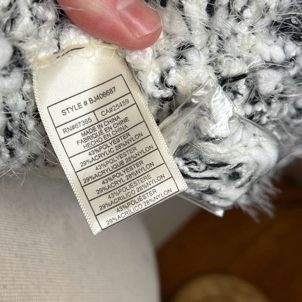 BB DAKOTA A STAR IS WARM EYELASH CARDIGAN Size Small New - Picture 7 of 8